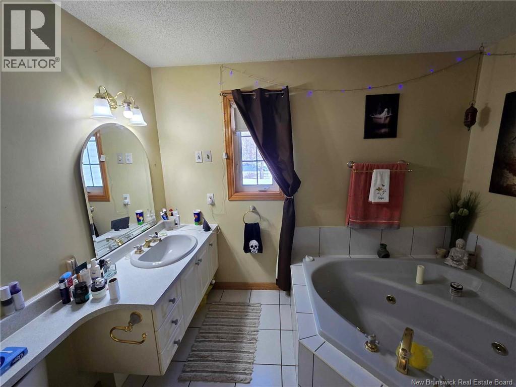 1125 Birchwood Drive, Bathurst, New Brunswick  E2A 4W8 - Photo 30 - NB128006