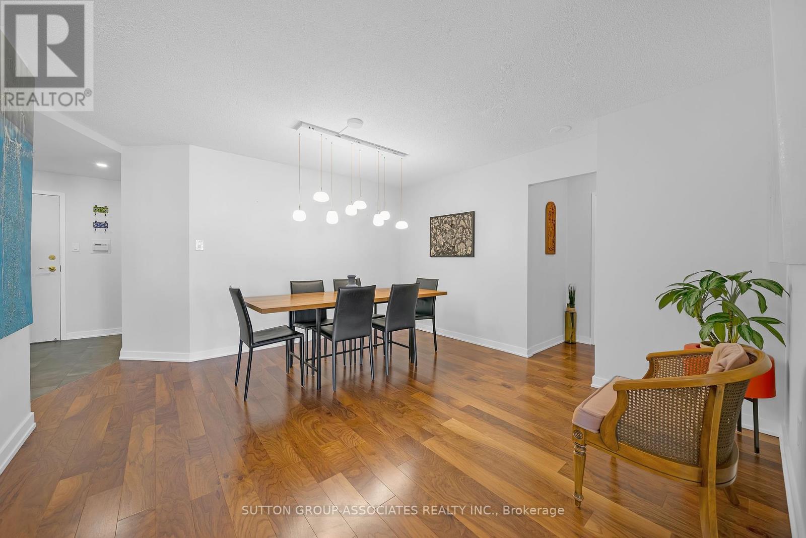 601 - 130 Carlton Street, Toronto, Ontario  M5A 4K3 - Photo 2 - C12446190
