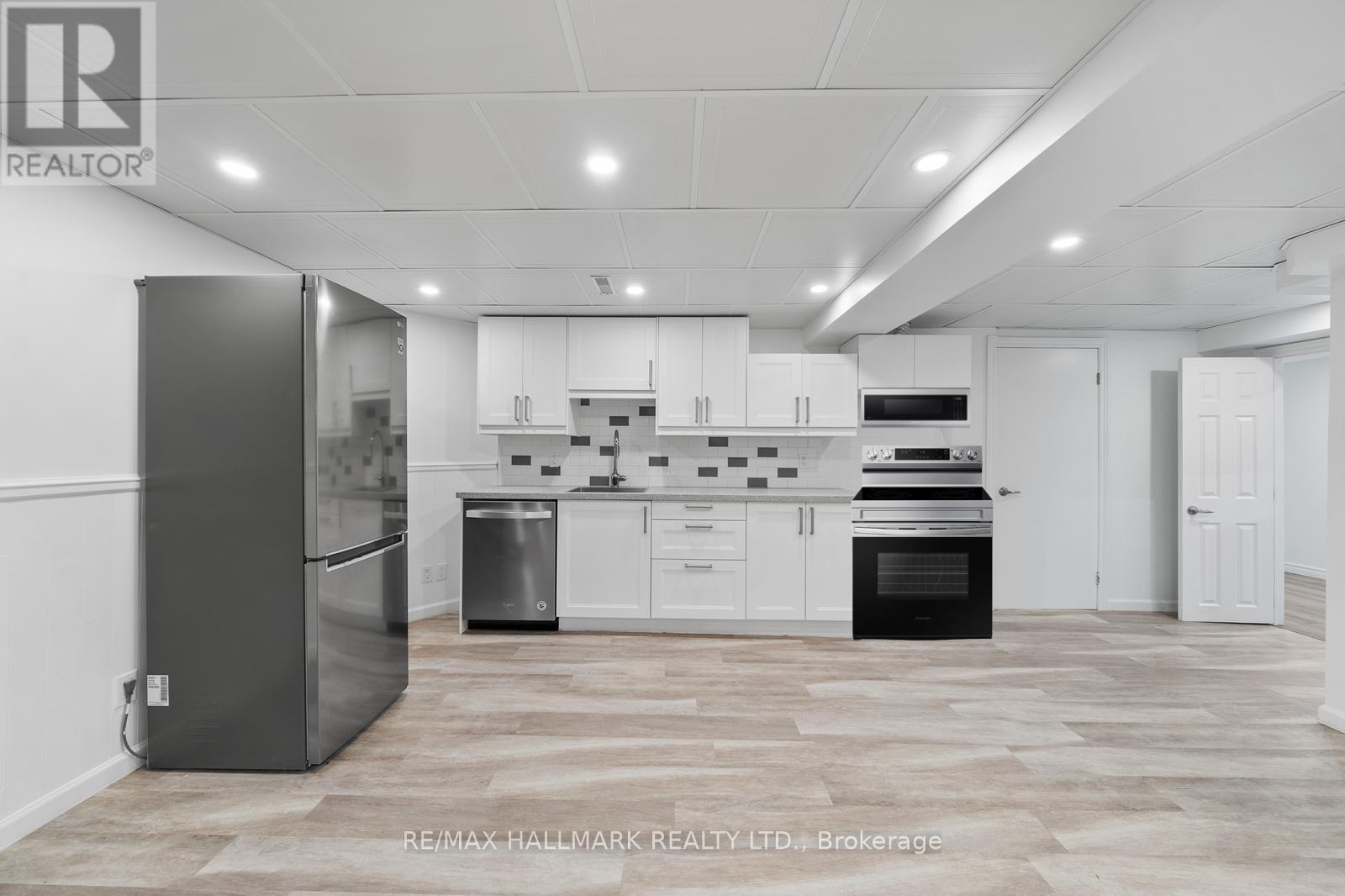 Ground - 237 Osmond Crescent, Newmarket, Ontario  L3Y 7L3 - Photo 3 - N12446194