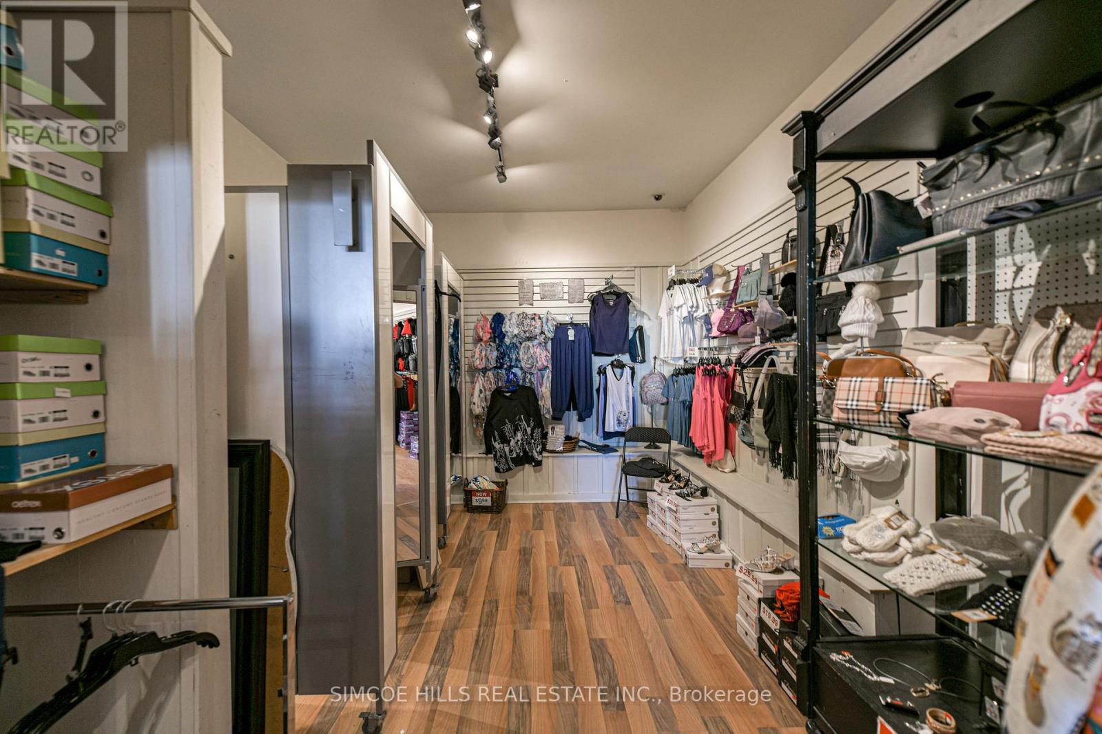 137 And 141 Mississaga Street E, Orillia, Ontario  L4V 1V6 - Photo 27 - S12446207