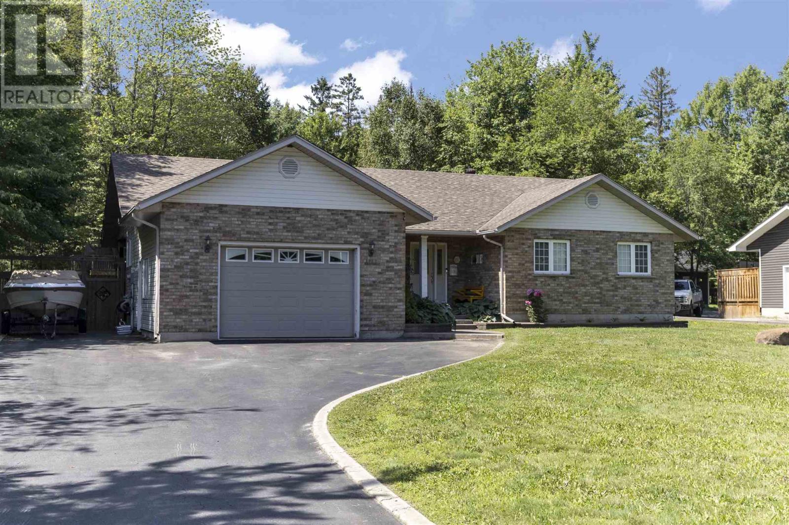 4144 Queen St, Sault Ste. Marie, Ontario  P6A 5K9 - Photo 2 - SM252738