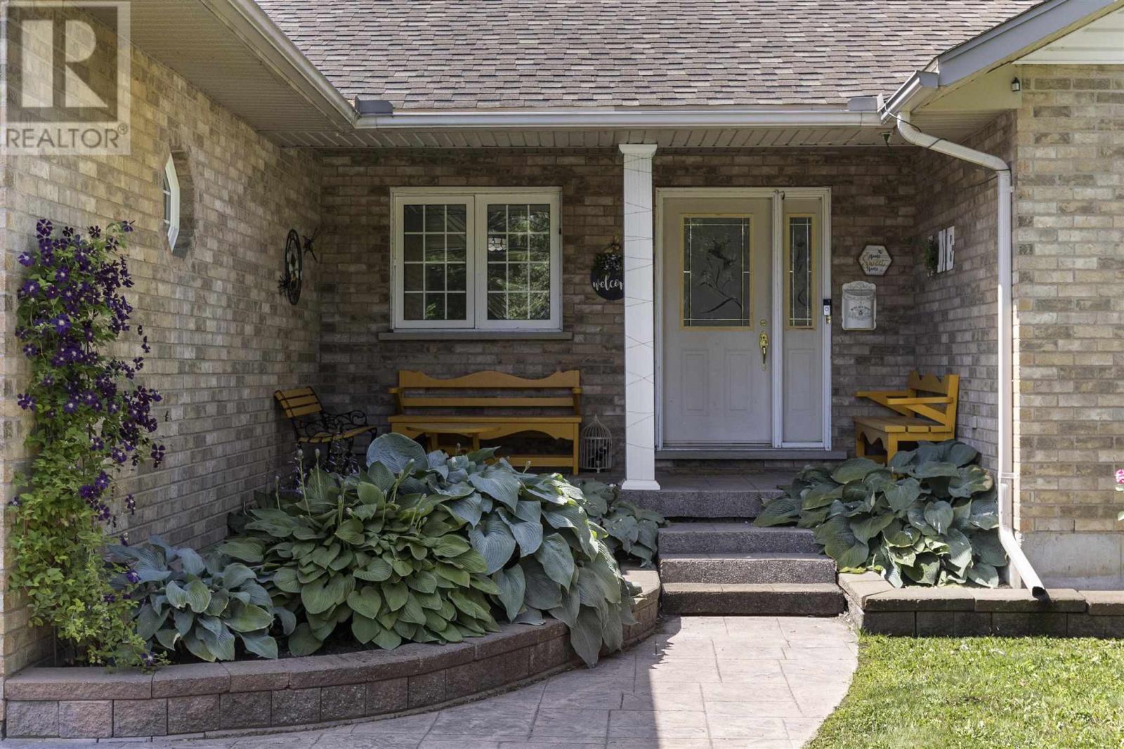 4144 Queen St, Sault Ste. Marie, Ontario  P6A 5K9 - Photo 3 - SM252738