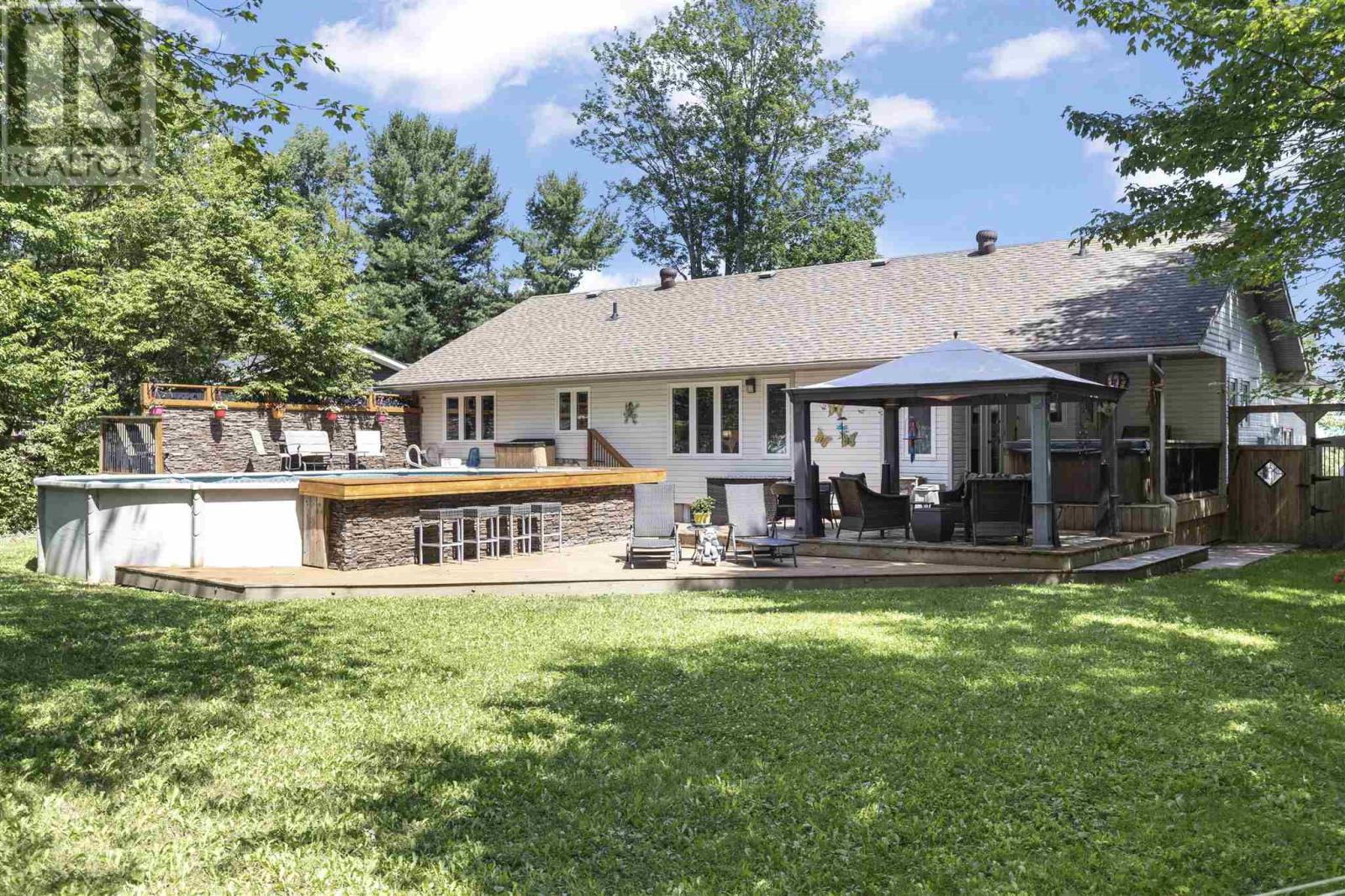 4144 Queen St, Sault Ste. Marie, Ontario  P6A 5K9 - Photo 4 - SM252738