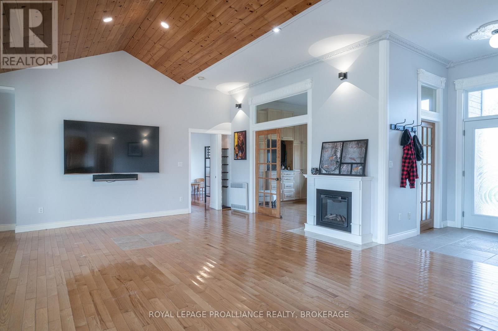 10 North Shore Road, Frontenac Islands, Ontario  K7G 2V6 - Photo 12 - X12446251