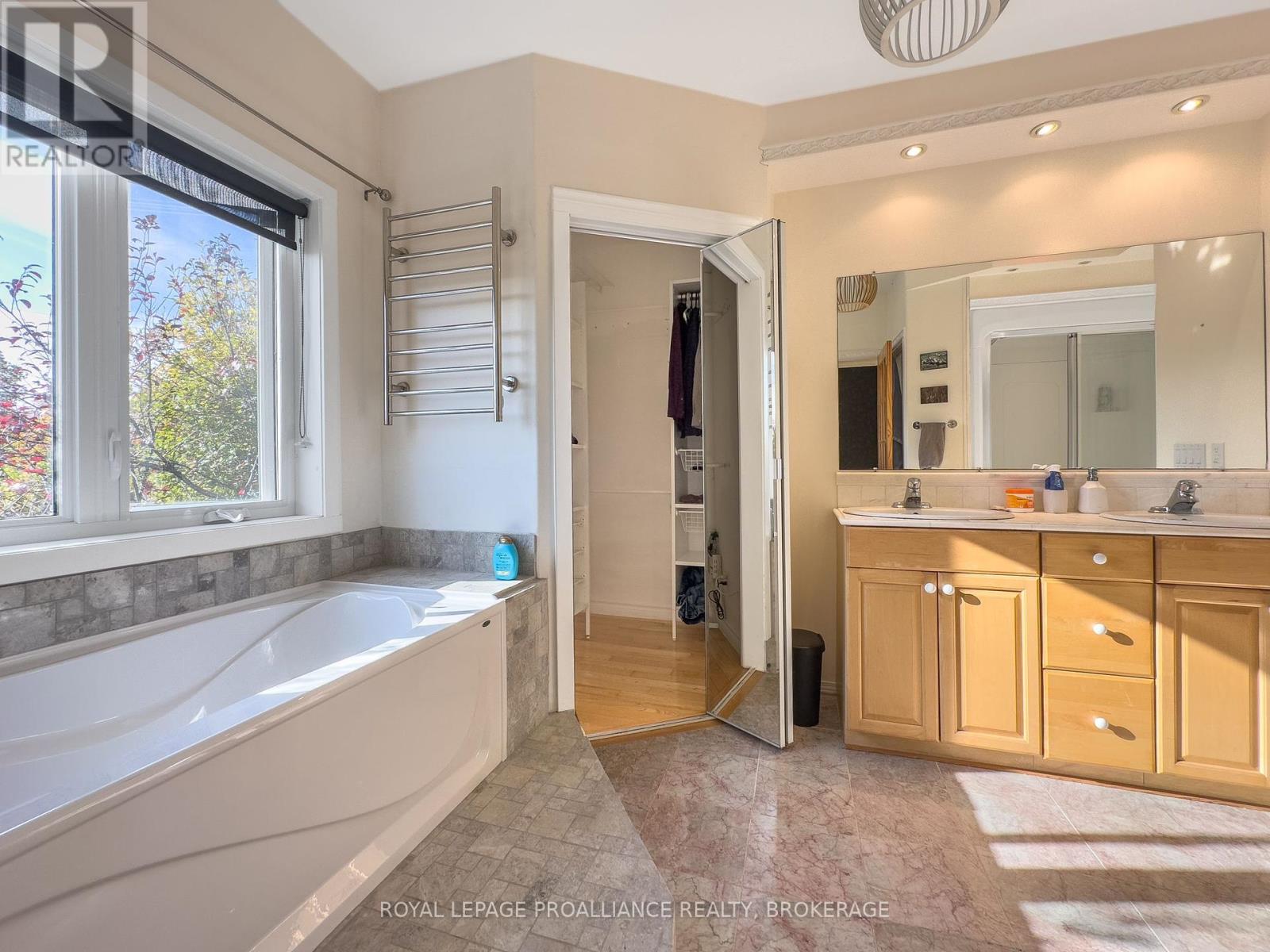10 North Shore Road, Frontenac Islands, Ontario  K7G 2V6 - Photo 19 - X12446251