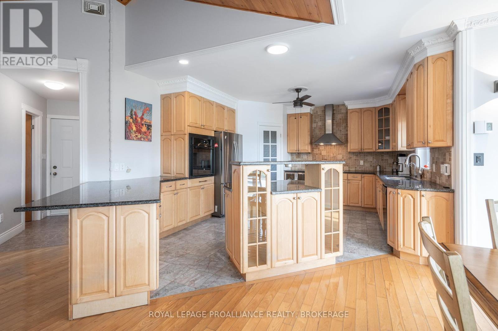 10 North Shore Road, Frontenac Islands, Ontario  K7G 2V6 - Photo 7 - X12446251