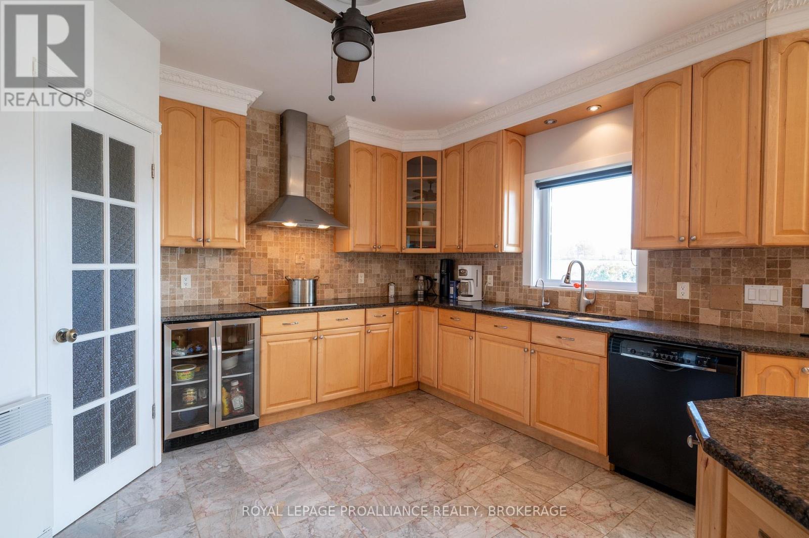 10 North Shore Road, Frontenac Islands, Ontario  K7G 2V6 - Photo 8 - X12446251