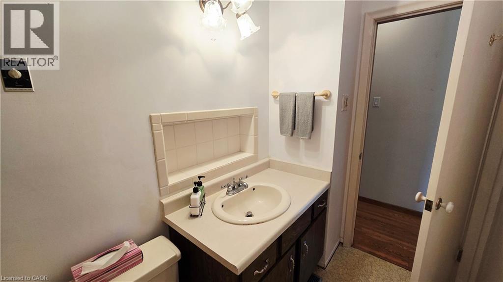 627 Krug Street, Kitchener, Ontario  N2B 1L9 - Photo 27 - 40770429