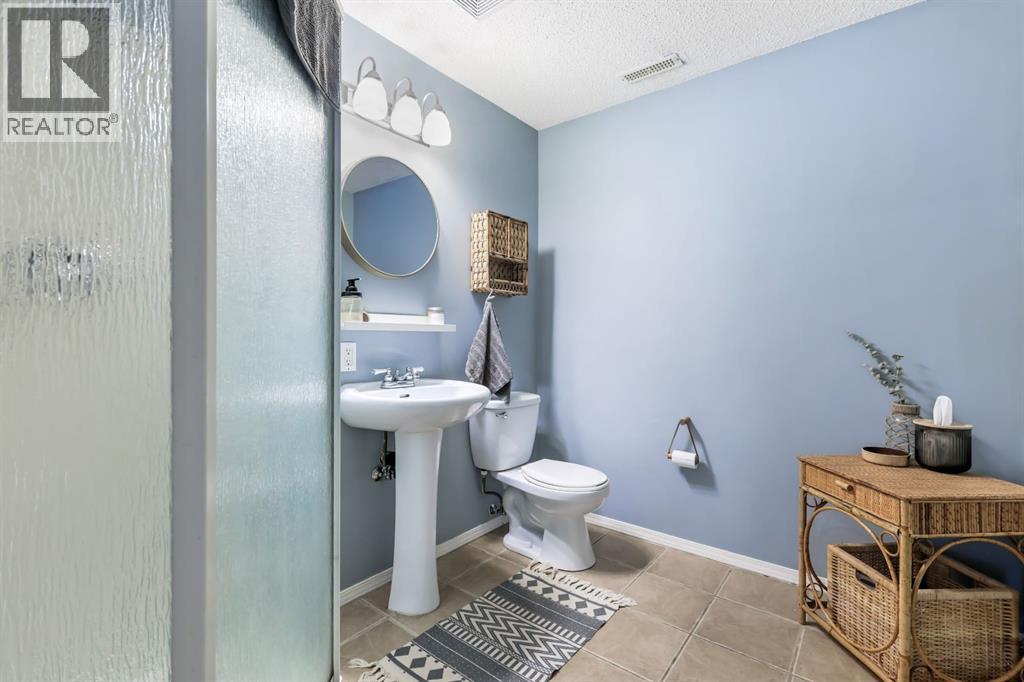 8 Cascade Place, Cochrane, Alberta  T4C 1G6 - Photo 32 - A2262211