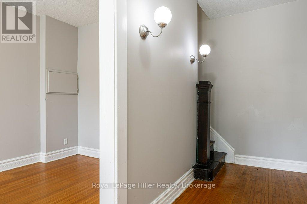 112 Huron Street, Stratford, Ontario  N5A 5S6 - Photo 5 - X12446246