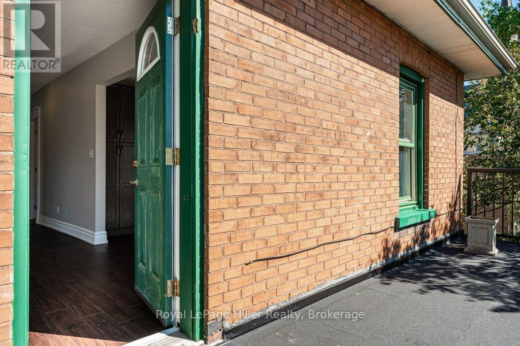 112 Huron Street, Stratford, Ontario  N5A 5S6 - Photo 8 - X12446246