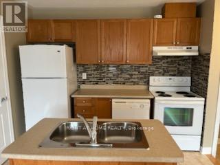 Coach House - 7 Ivy Stone Court, Markham, Ontario  L6B 1H6 - Photo 8 - N12314195