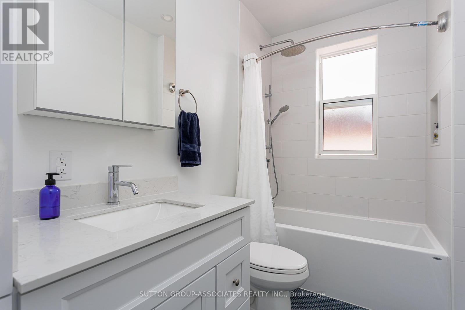 87 Peterborough Avenue, Toronto, Ontario  M6H 2L2 - Photo 23 - W12446218