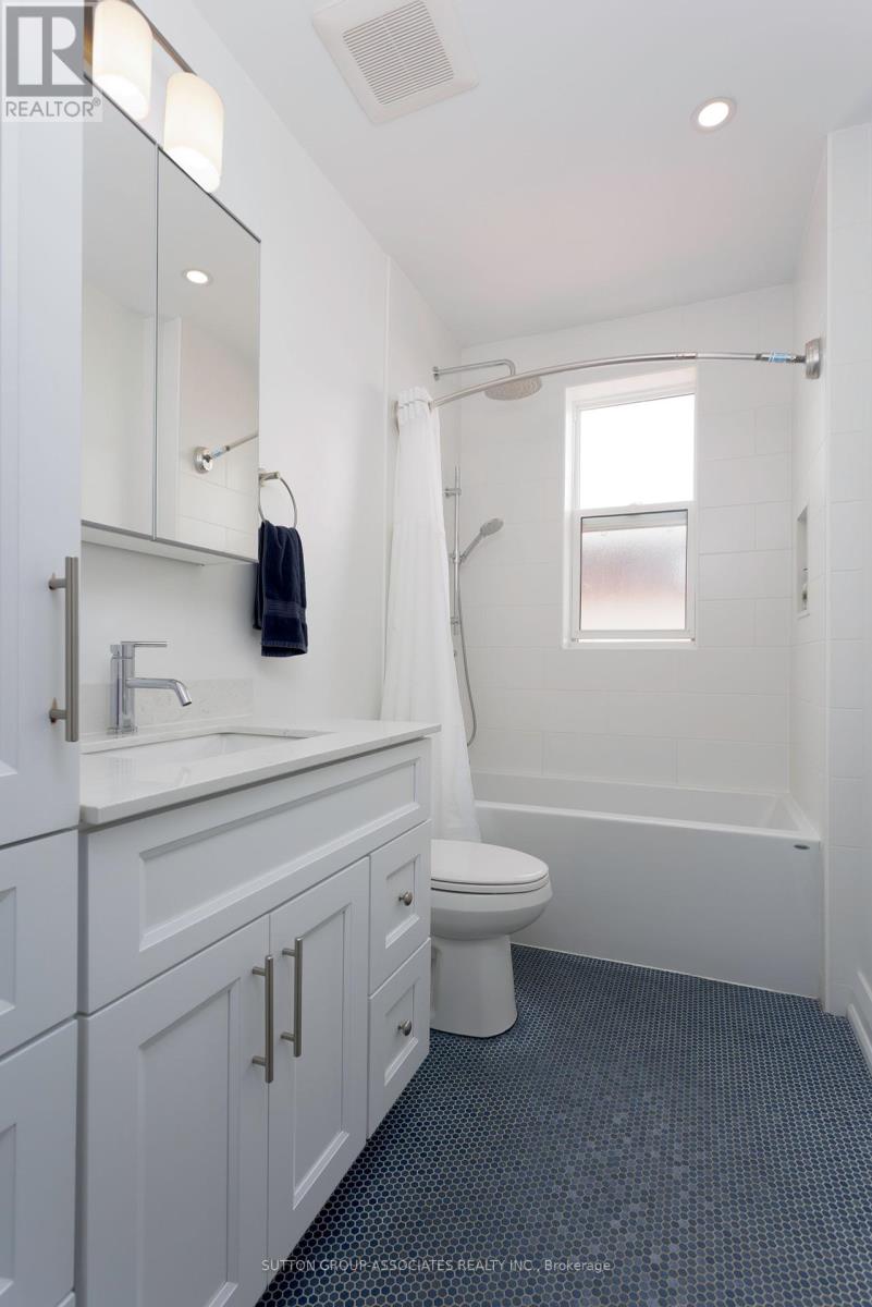 87 Peterborough Avenue, Toronto, Ontario  M6H 2L2 - Photo 24 - W12446218