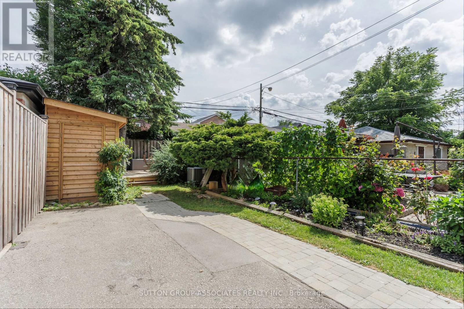 87 Peterborough Avenue, Toronto, Ontario  M6H 2L2 - Photo 36 - W12446218