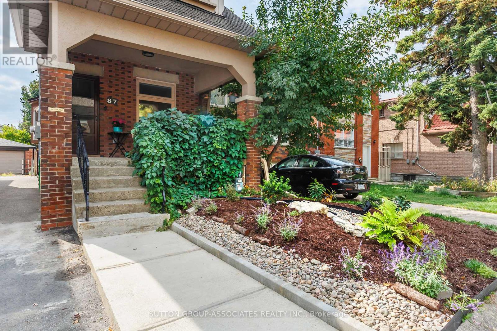 87 Peterborough Avenue, Toronto, Ontario  M6H 2L2 - Photo 4 - W12446218