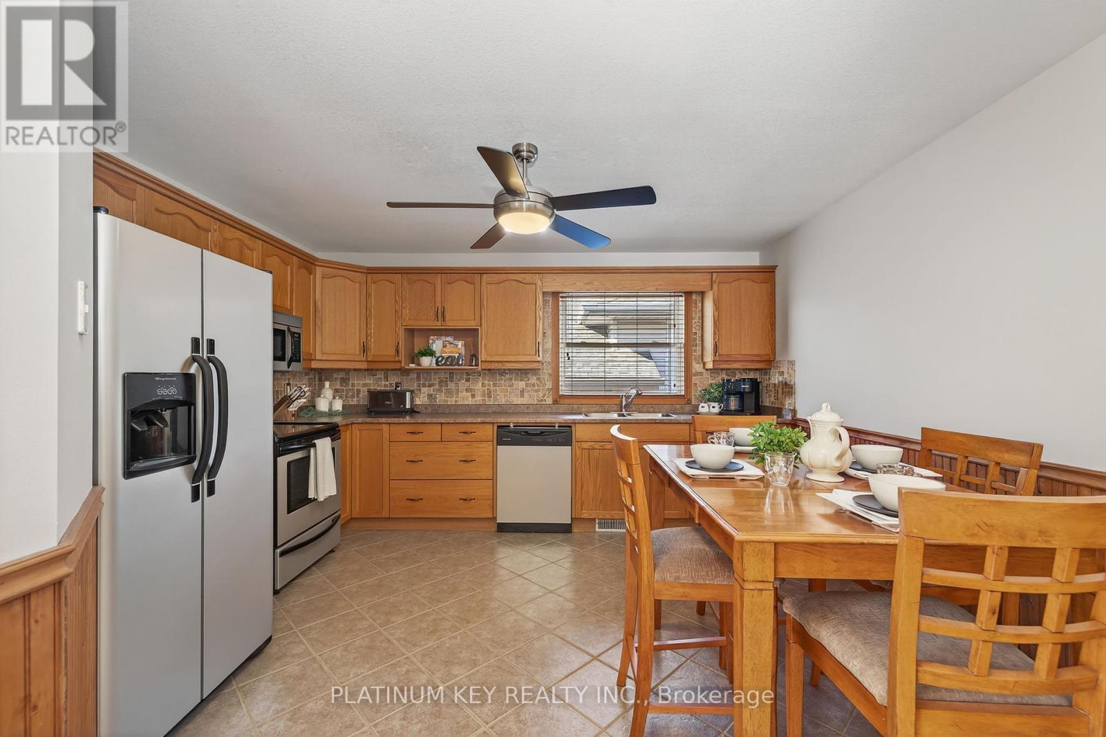 29 Dell Drive, Strathroy-Caradoc (Sw), Ontario  N7G 1C6 - Photo 10 - X12446254