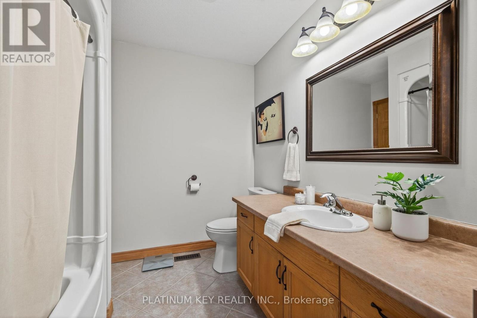 29 Dell Drive, Strathroy-Caradoc (Sw), Ontario  N7G 1C6 - Photo 14 - X12446254