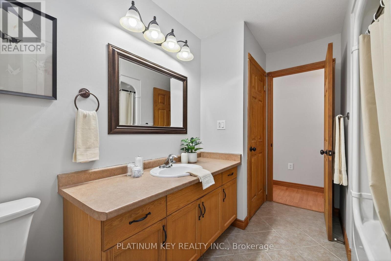 29 Dell Drive, Strathroy-Caradoc (Sw), Ontario  N7G 1C6 - Photo 15 - X12446254