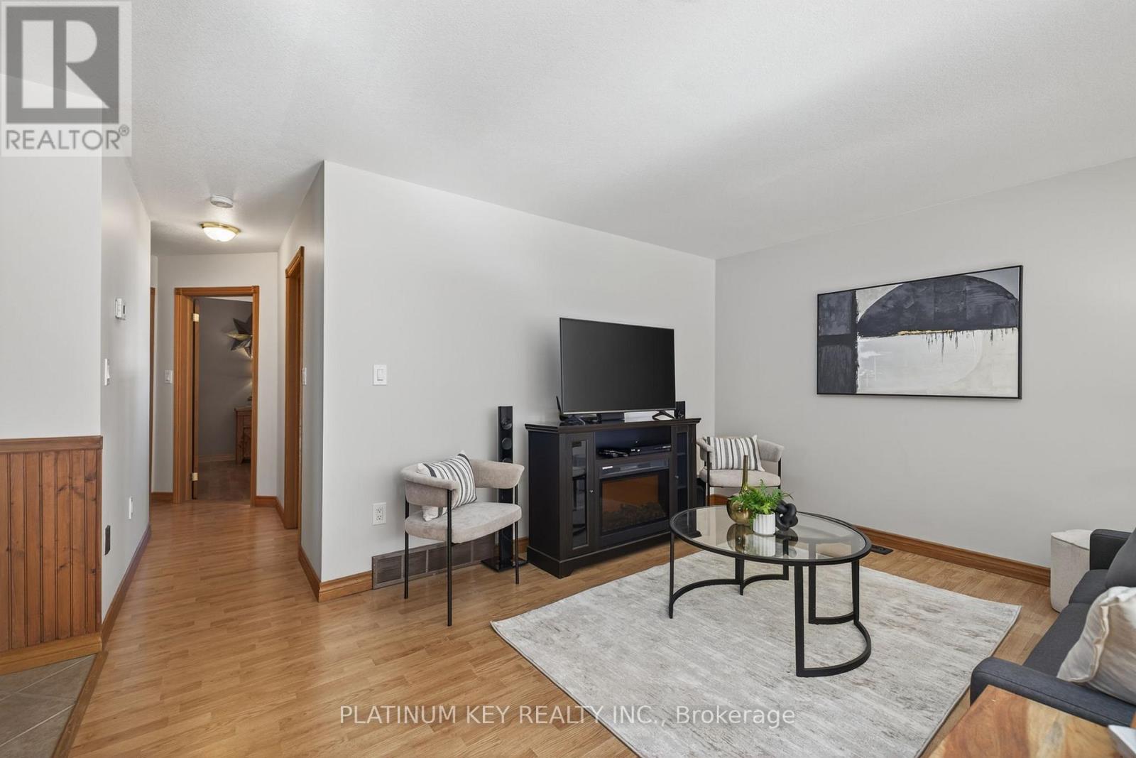 29 Dell Drive, Strathroy-Caradoc (Sw), Ontario  N7G 1C6 - Photo 4 - X12446254