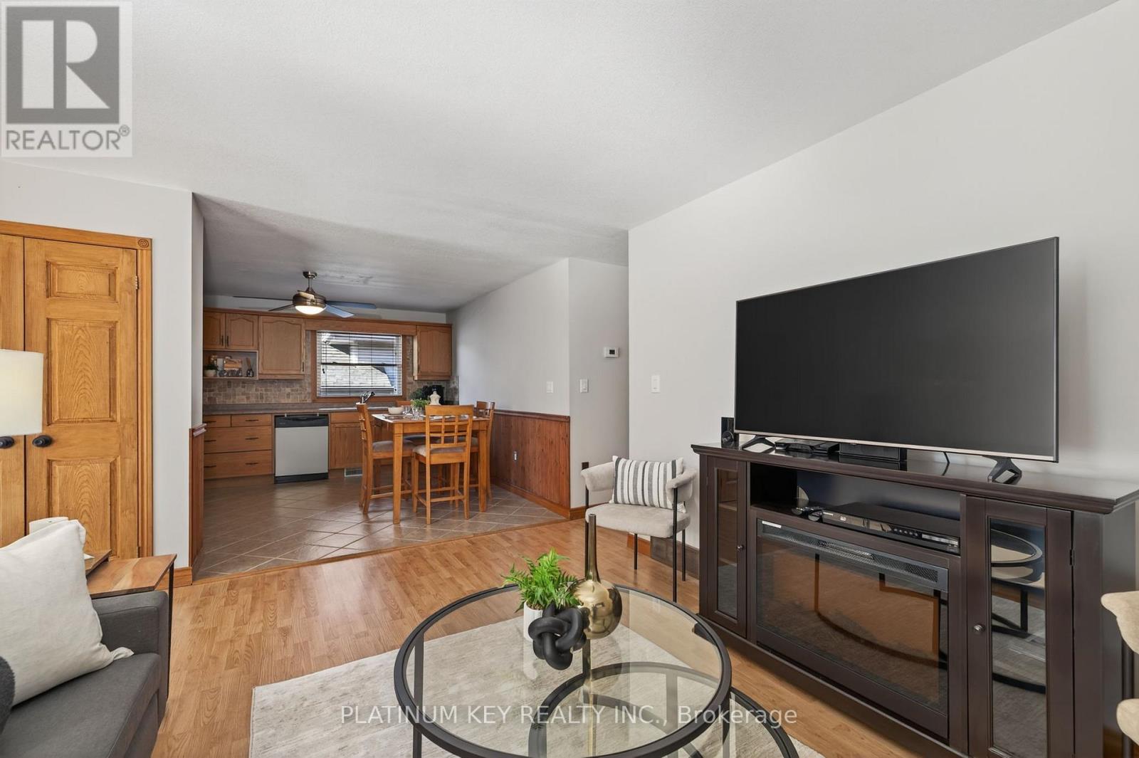 29 Dell Drive, Strathroy-Caradoc (Sw), Ontario  N7G 1C6 - Photo 6 - X12446254