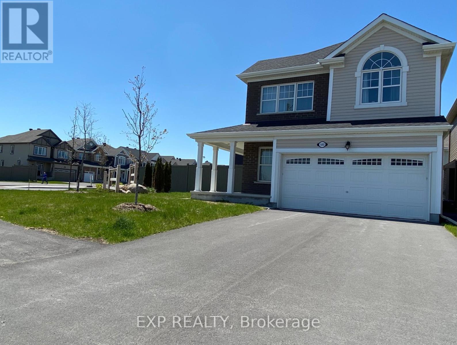 100 CRANESBILL ROAD, Ottawa, Ontario