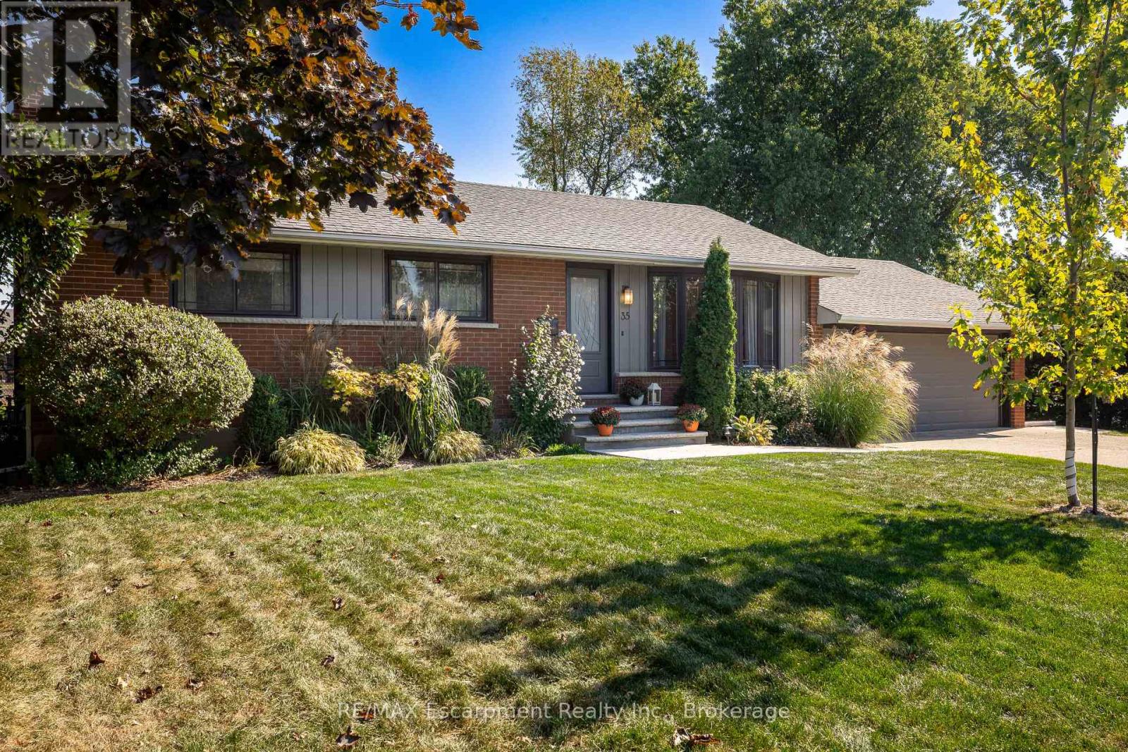 35 Tanager Drive, Tillsonburg, Ontario  N4G 1B1 - Photo 1 - X12446274
