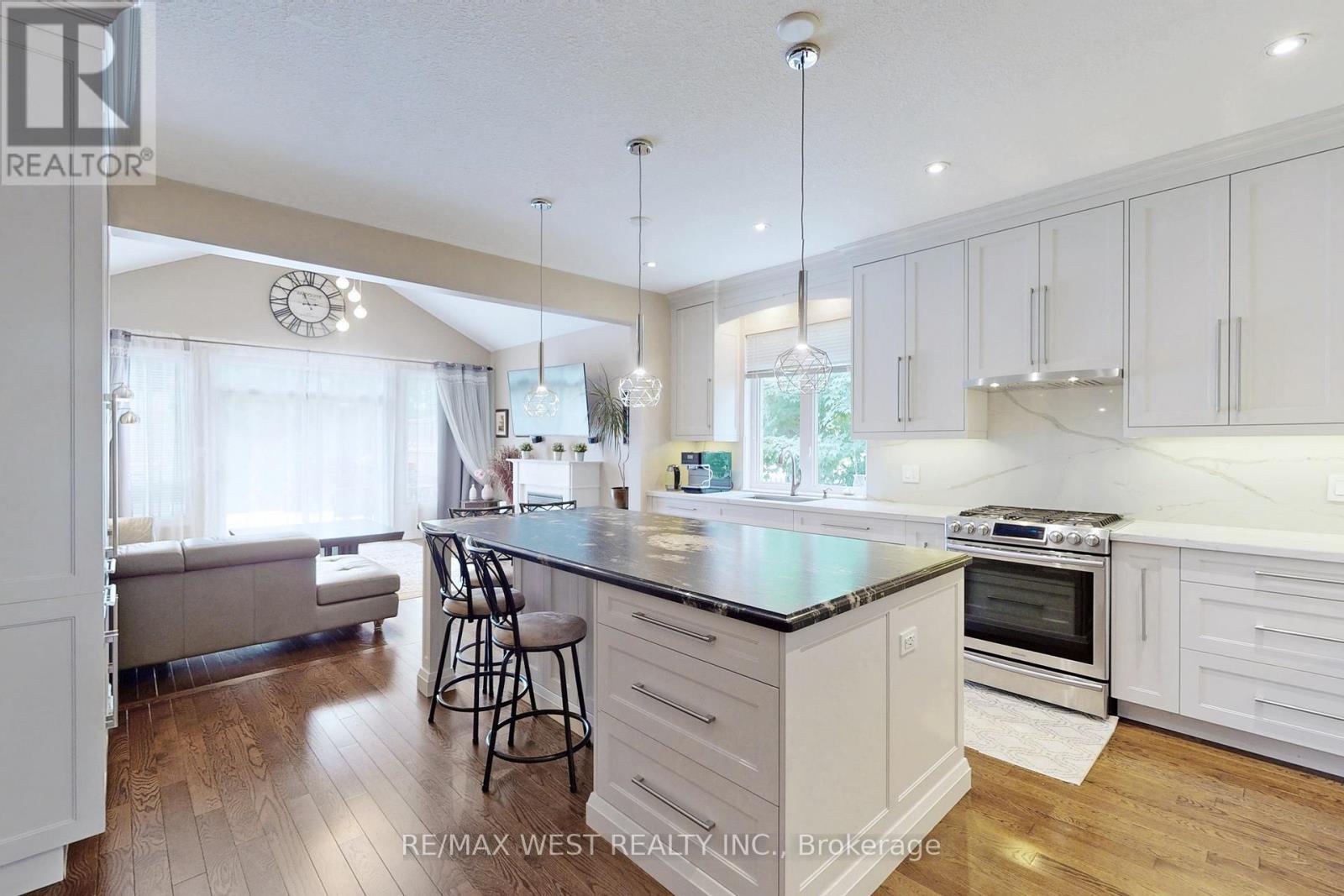 9 Aberfoyle Mill Crescent, Puslinch, Ontario  N0B 2J0 - Photo 12 - X12446215