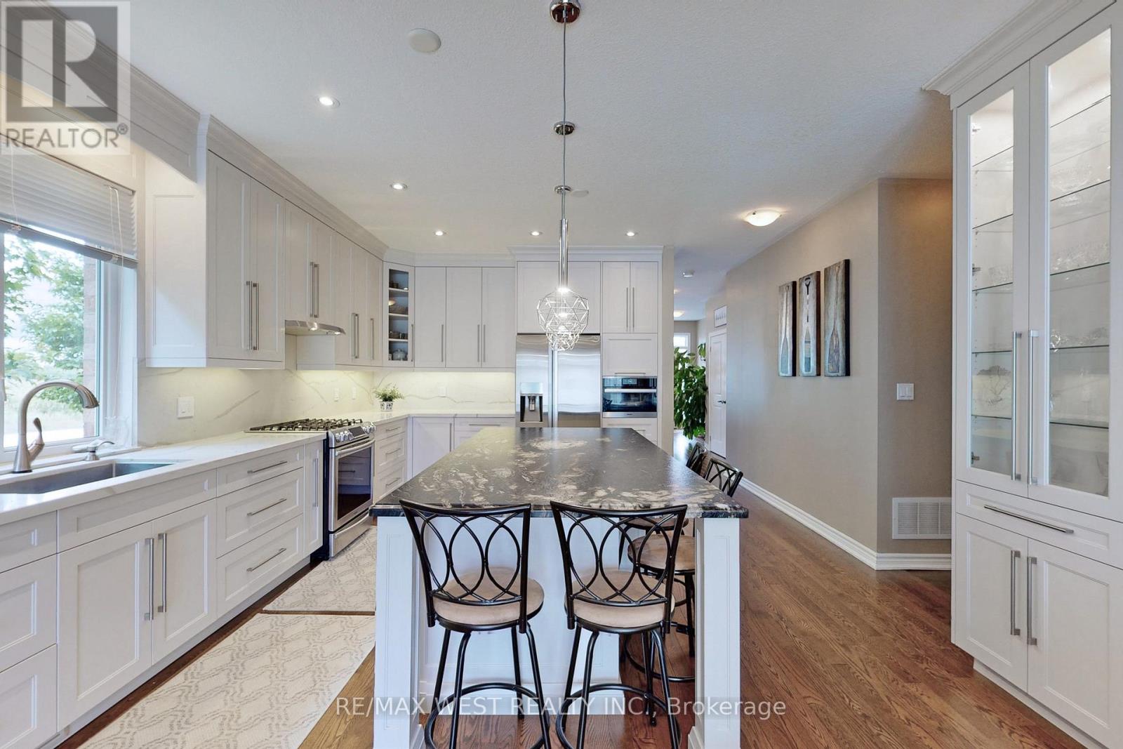 9 Aberfoyle Mill Crescent, Puslinch, Ontario  N0B 2J0 - Photo 14 - X12446215