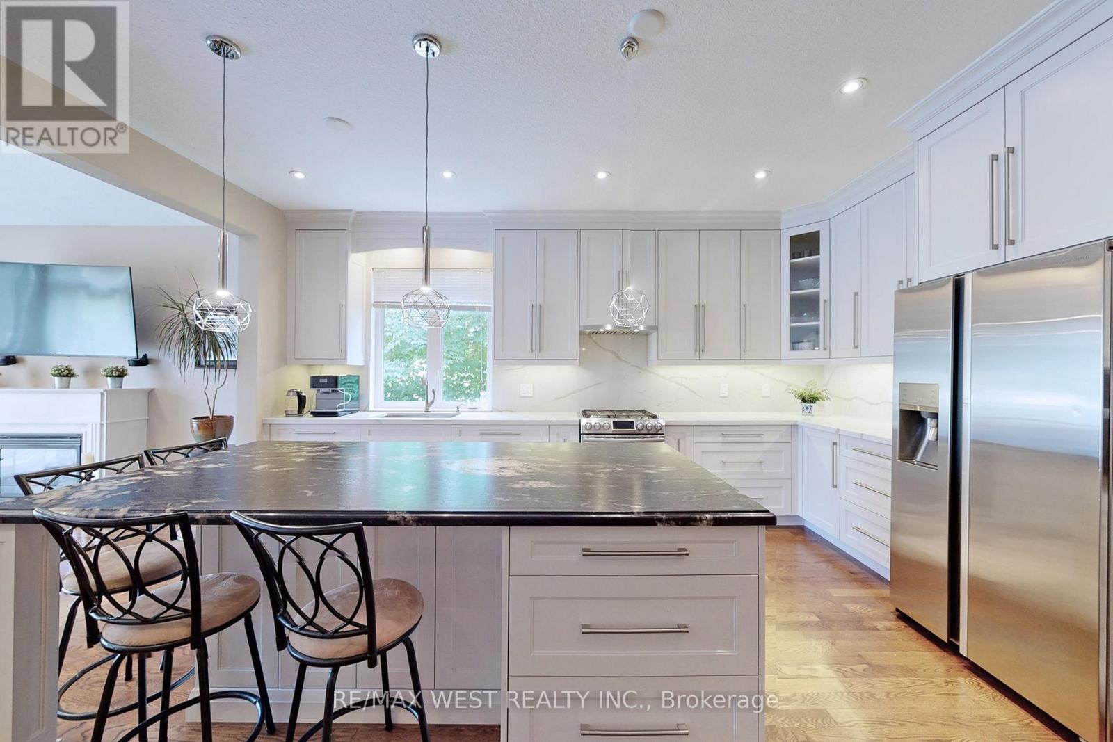 9 Aberfoyle Mill Crescent, Puslinch, Ontario  N0B 2J0 - Photo 17 - X12446215