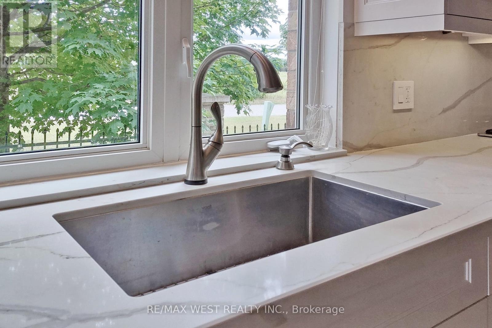 9 Aberfoyle Mill Crescent, Puslinch, Ontario  N0B 2J0 - Photo 18 - X12446215