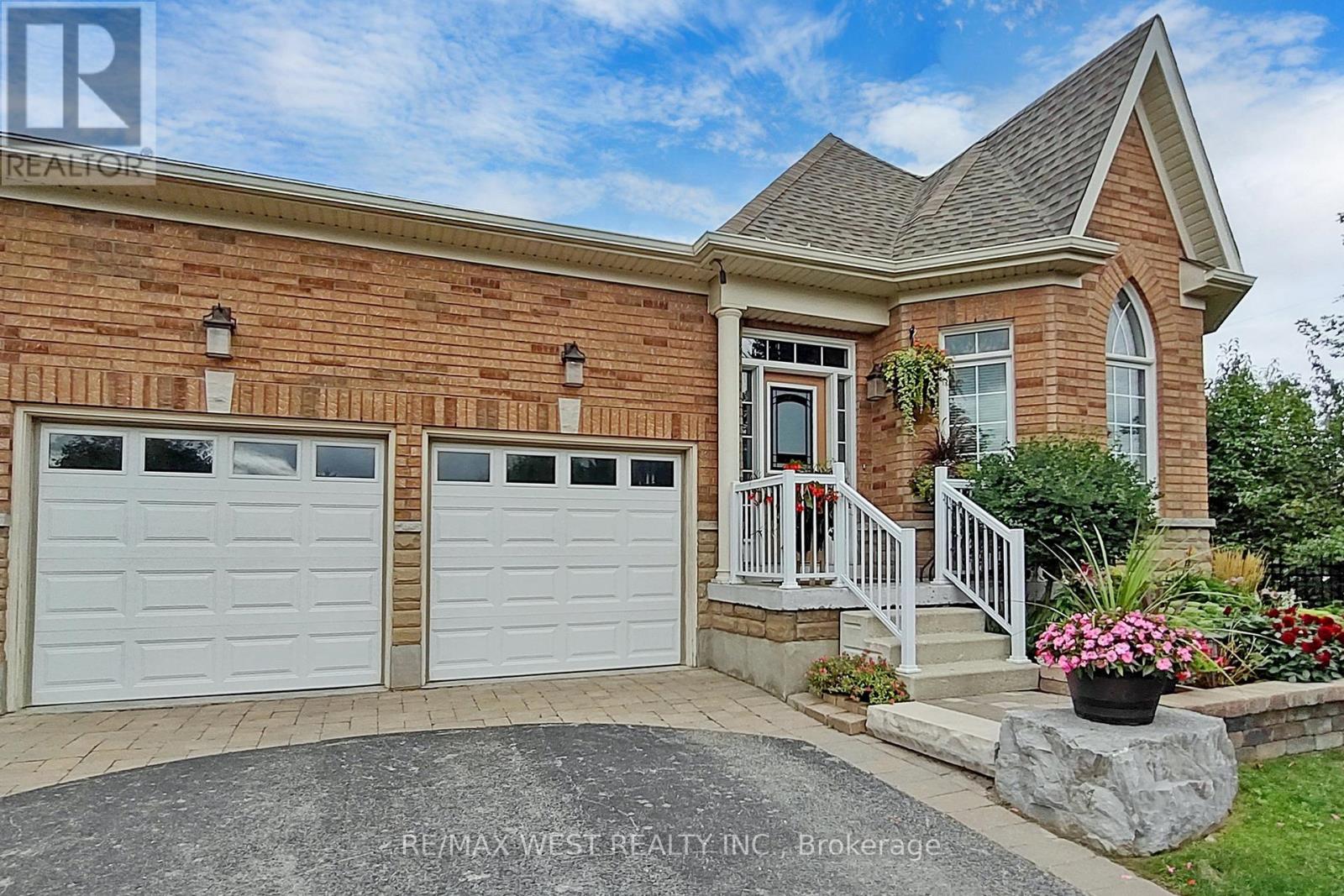9 Aberfoyle Mill Crescent, Puslinch, Ontario  N0B 2J0 - Photo 2 - X12446215