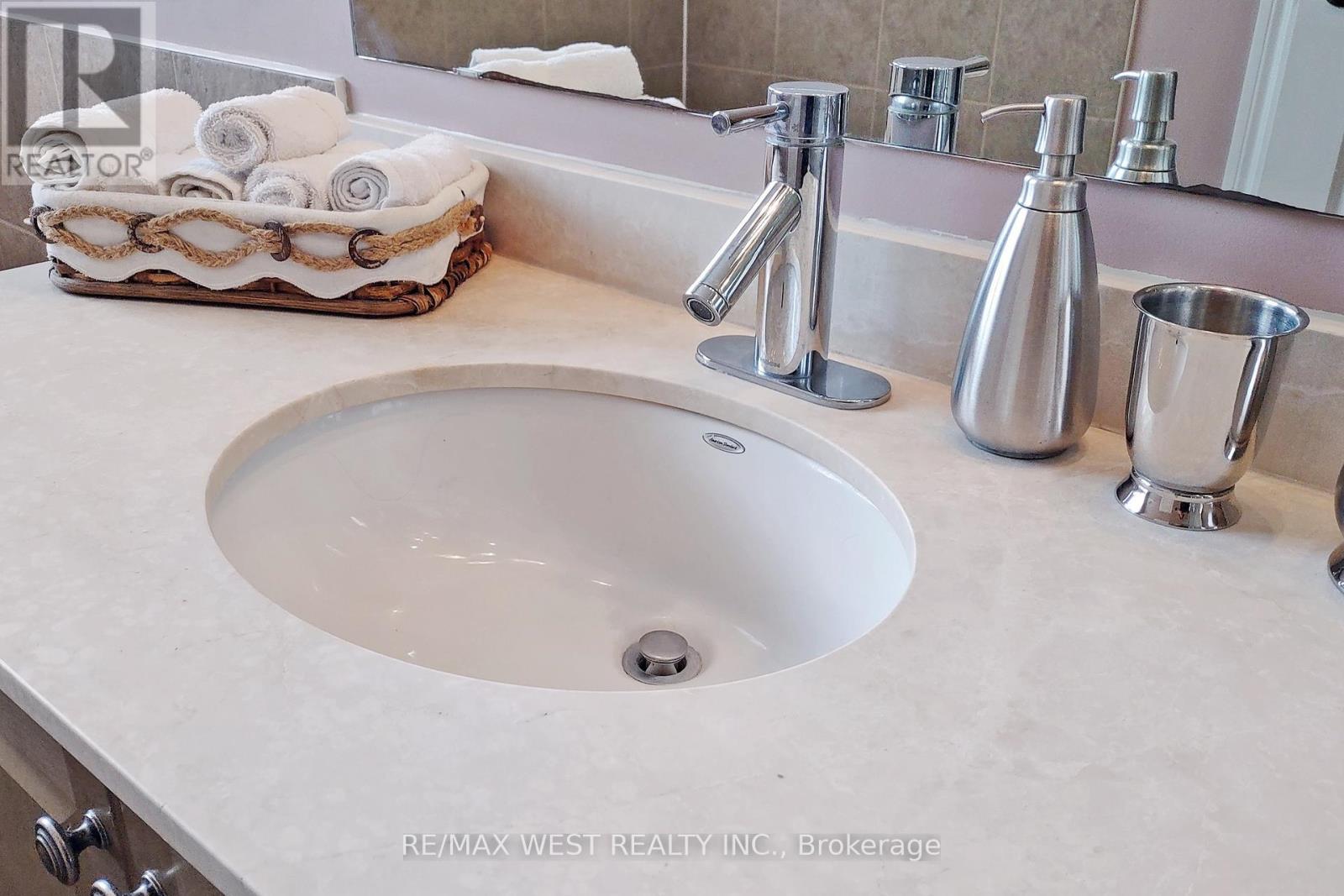 9 Aberfoyle Mill Crescent, Puslinch, Ontario  N0B 2J0 - Photo 25 - X12446215