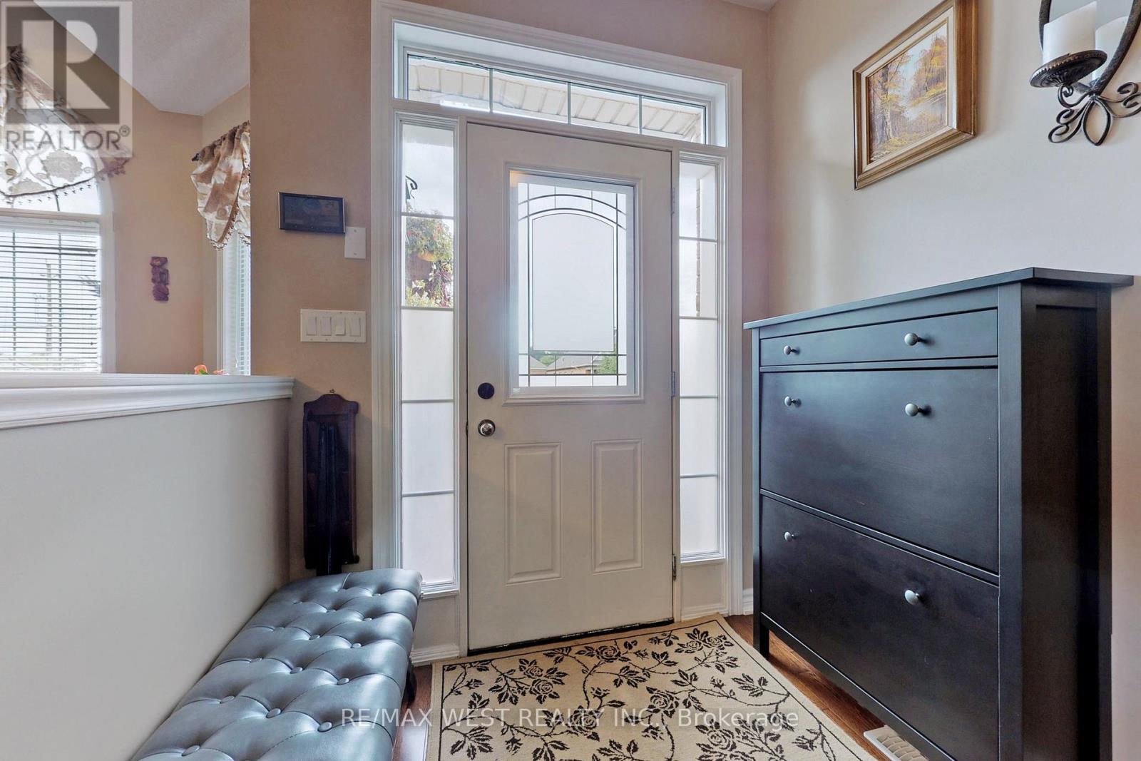 9 Aberfoyle Mill Crescent, Puslinch, Ontario  N0B 2J0 - Photo 3 - X12446215