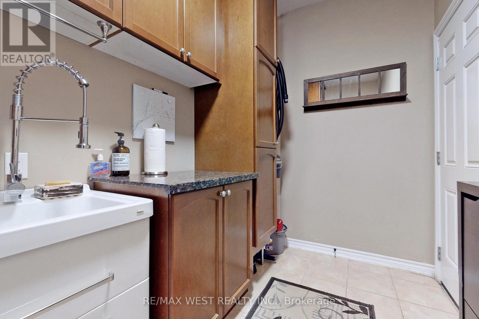 9 Aberfoyle Mill Crescent, Puslinch, Ontario  N0B 2J0 - Photo 30 - X12446215