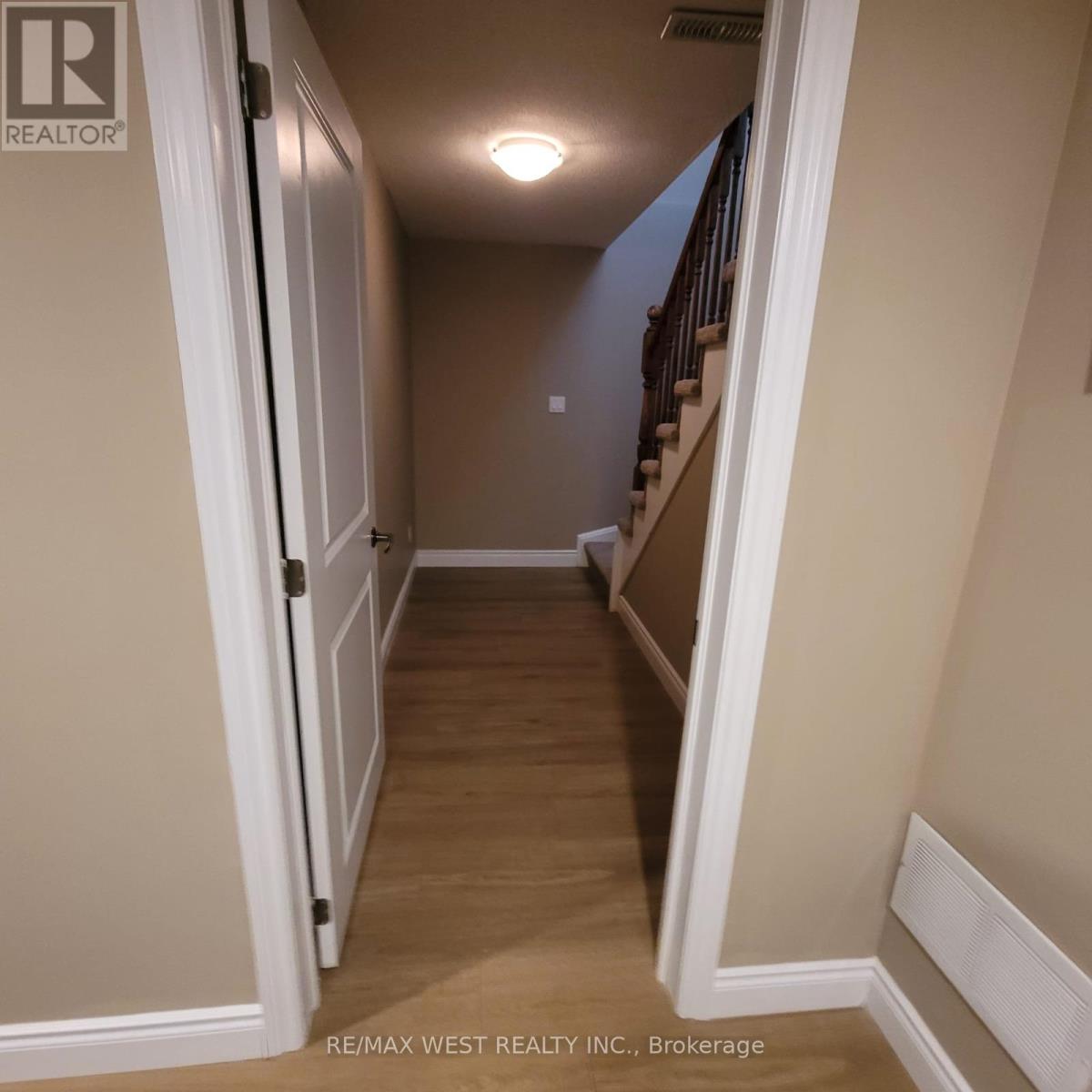 9 Aberfoyle Mill Crescent, Puslinch, Ontario  N0B 2J0 - Photo 32 - X12446215