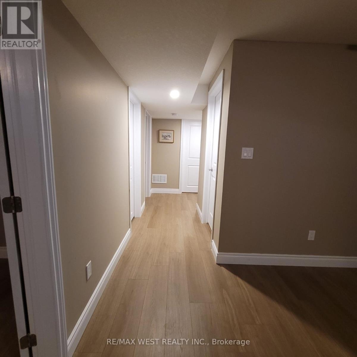 9 Aberfoyle Mill Crescent, Puslinch, Ontario  N0B 2J0 - Photo 33 - X12446215