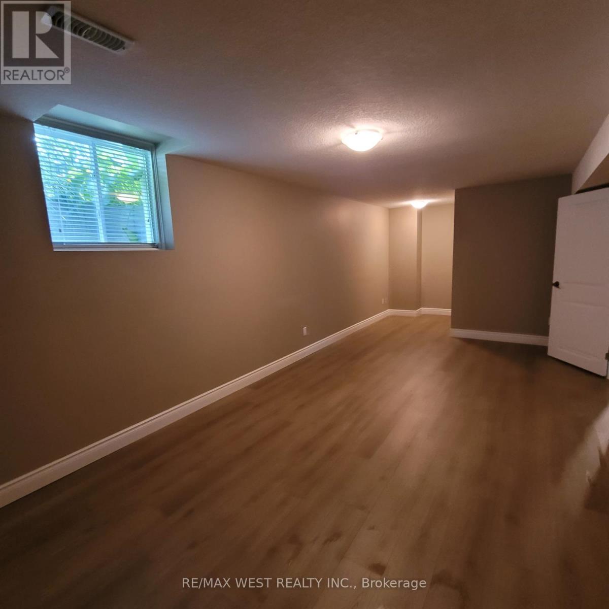 9 Aberfoyle Mill Crescent, Puslinch, Ontario  N0B 2J0 - Photo 37 - X12446215