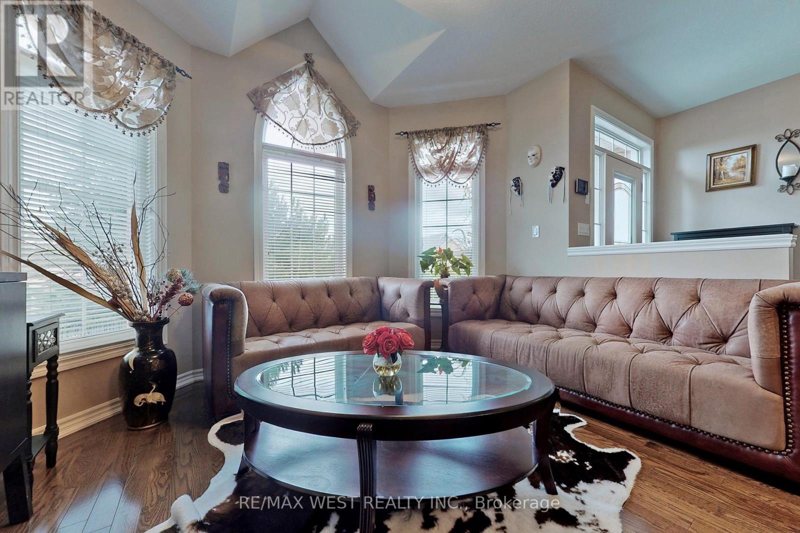 9 Aberfoyle Mill Crescent, Puslinch, Ontario  N0B 2J0 - Photo 5 - X12446215
