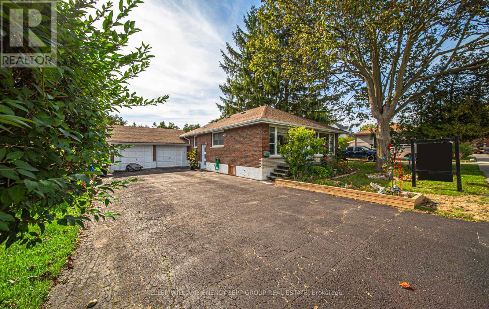 44 Brown Street, Clarington, Ontario  L1C 2R4 - Photo 2 - E12443914