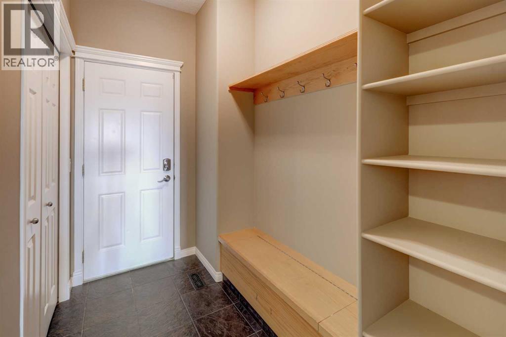 99 Hidden Creek Point Nw, Calgary, Alberta  T3A 6J7 - Photo 17 - A2257857