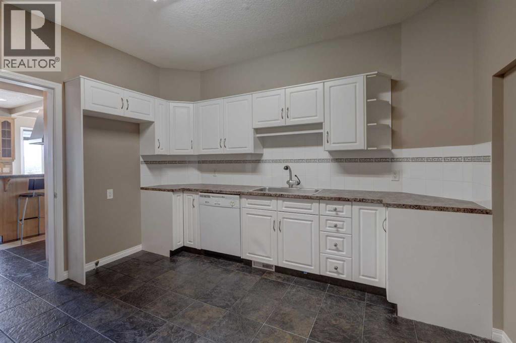 99 Hidden Creek Point Nw, Calgary, Alberta  T3A 6J7 - Photo 9 - A2257857