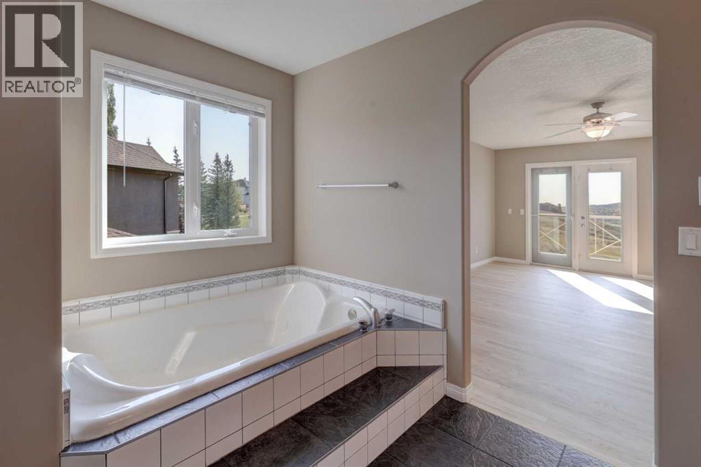 99 Hidden Creek Point Nw, Calgary, Alberta  T3A 6J7 - Photo 27 - A2257857