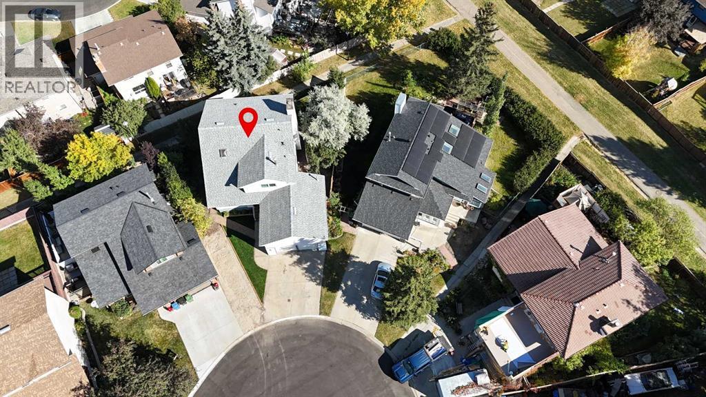 139 Berkshire Place Nw, Calgary, Alberta  T3K 1Z7 - Photo 1 - A2259356