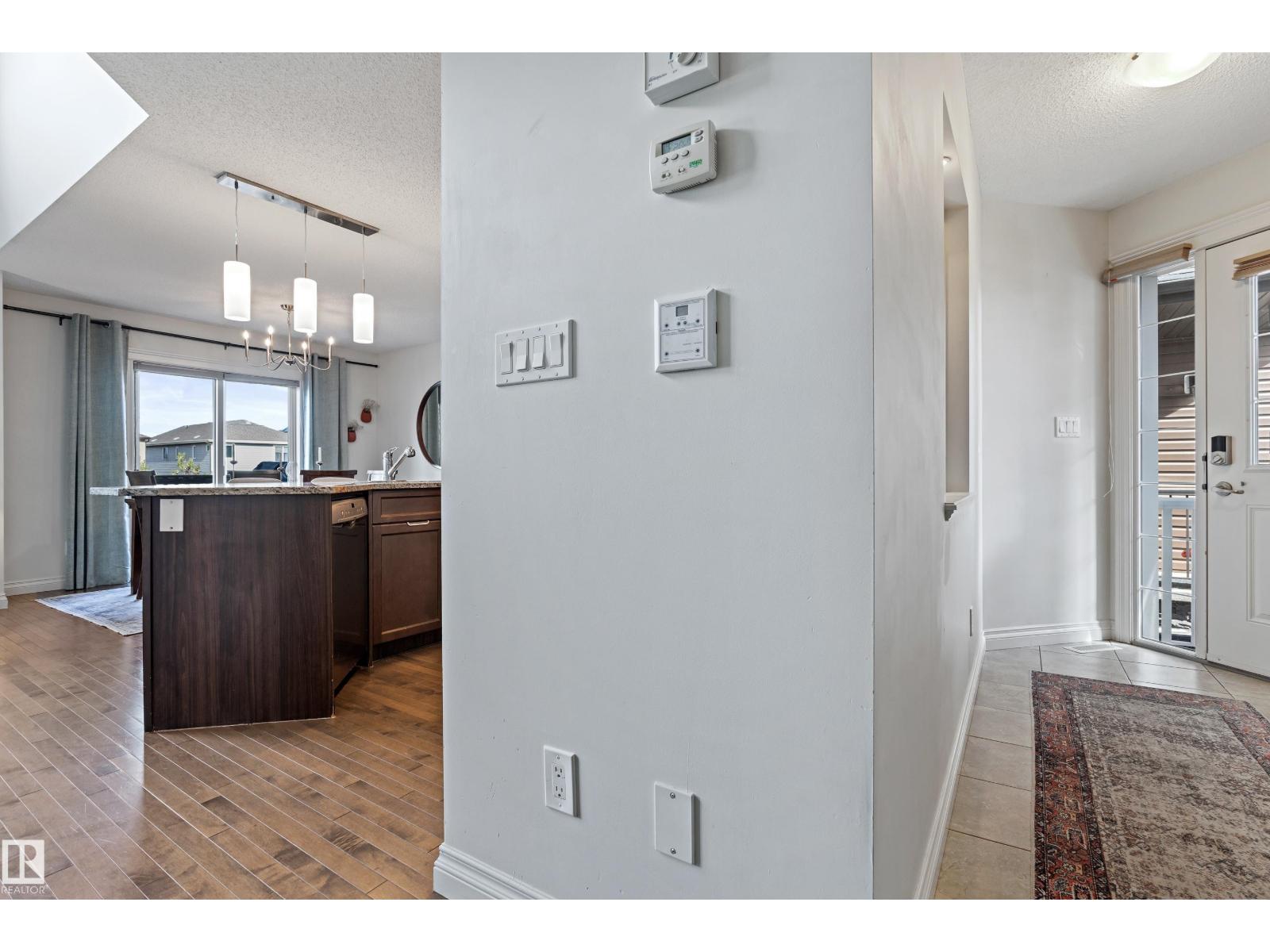 17720 10 Av Sw, Edmonton, Alberta  T6W 2A1 - Photo 3 - E4460974