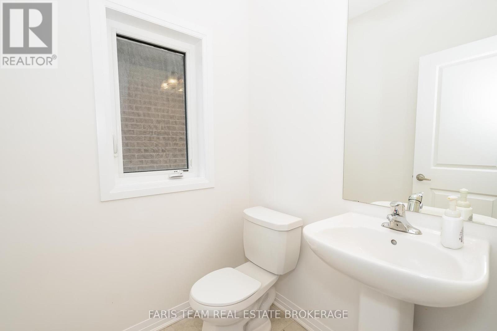 1359 Broderick Street, Innisfil, Ontario  L9S 0P5 - Photo 13 - N12422966
