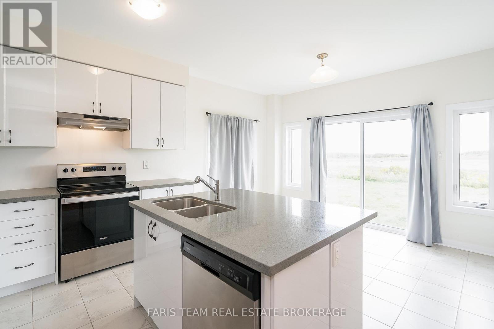 1359 Broderick Street, Innisfil, Ontario  L9S 0P5 - Photo 7 - N12422966