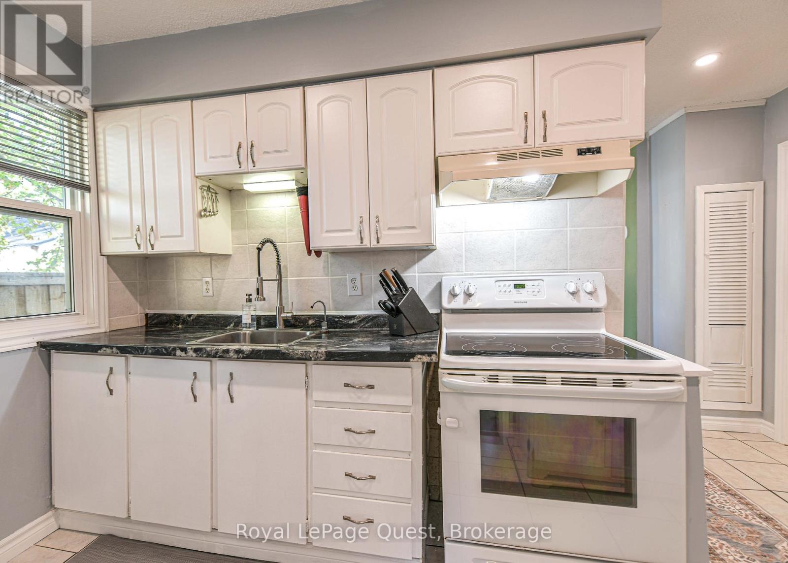 167 Memorial Avenue, Orillia, Ontario  L3V 5X5 - Photo 19 - S12446355