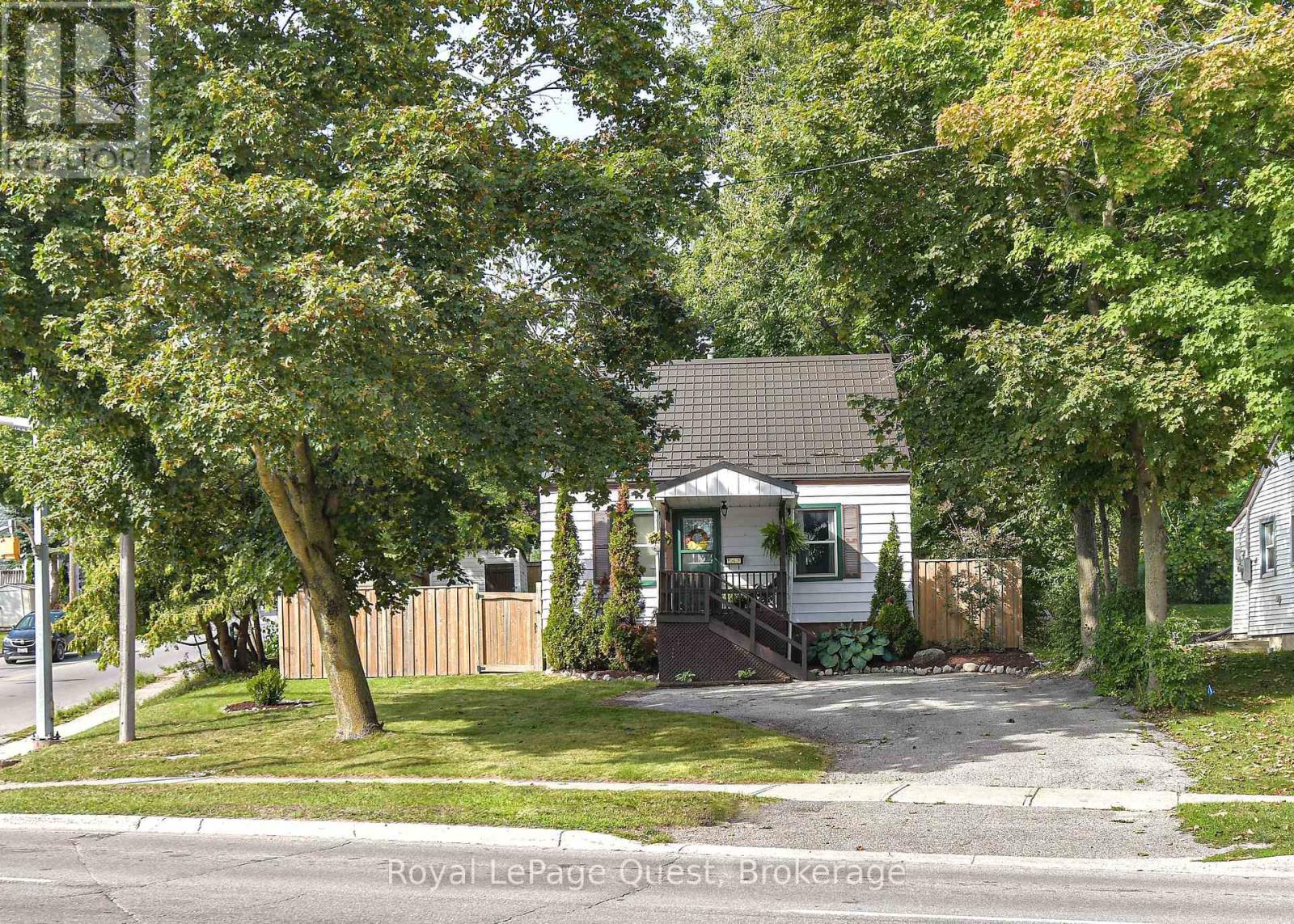 167 Memorial Avenue, Orillia, Ontario  L3V 5X5 - Photo 4 - S12446355