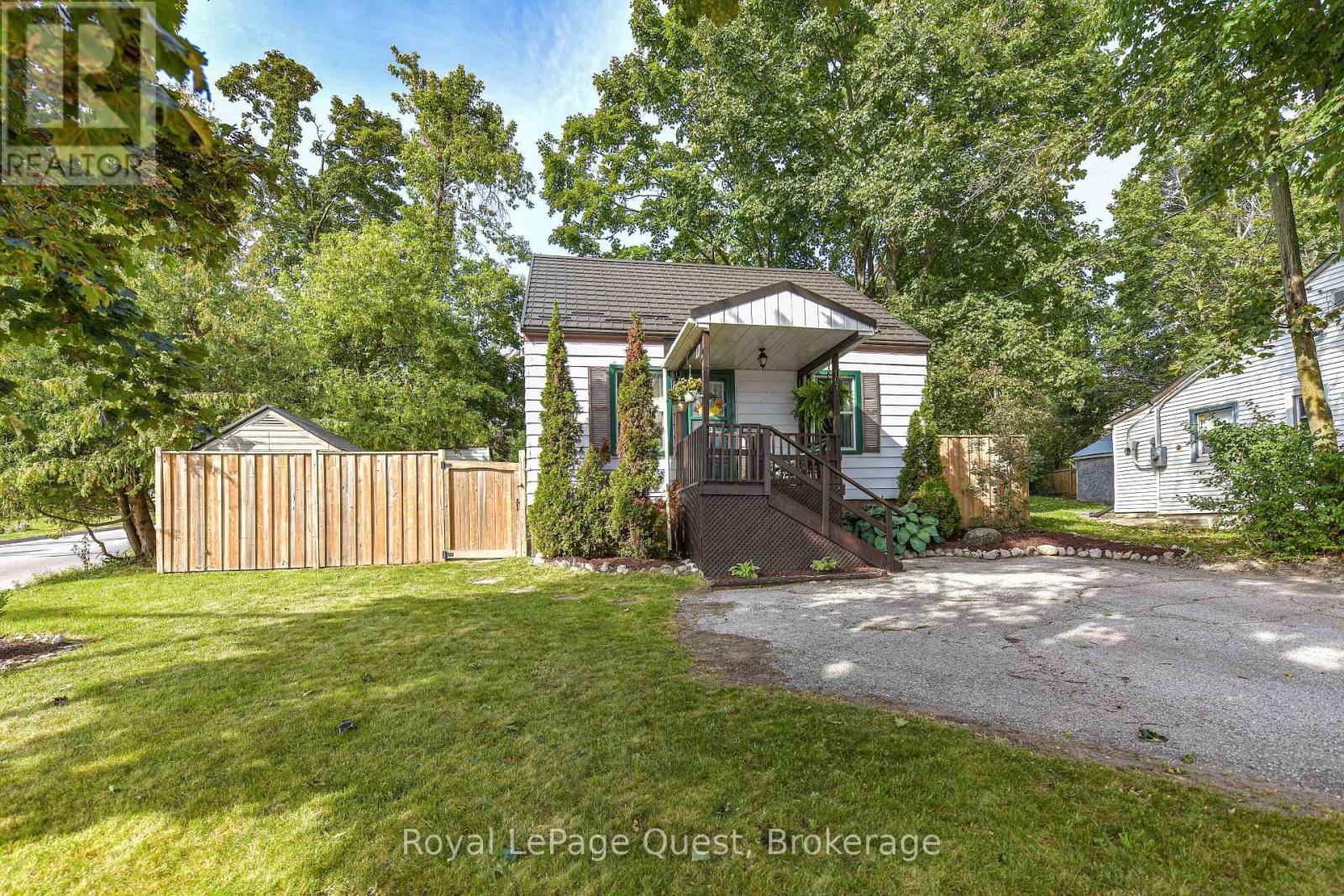 167 Memorial Avenue, Orillia, Ontario  L3V 5X5 - Photo 5 - S12446355